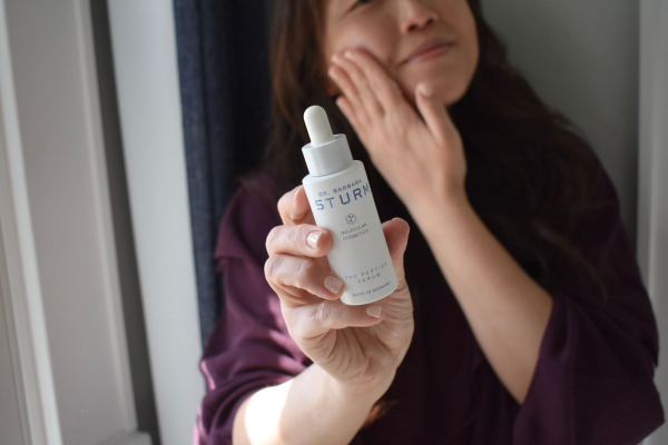 Lee applying the Dr. Barbara Sturms The Peptide Serum